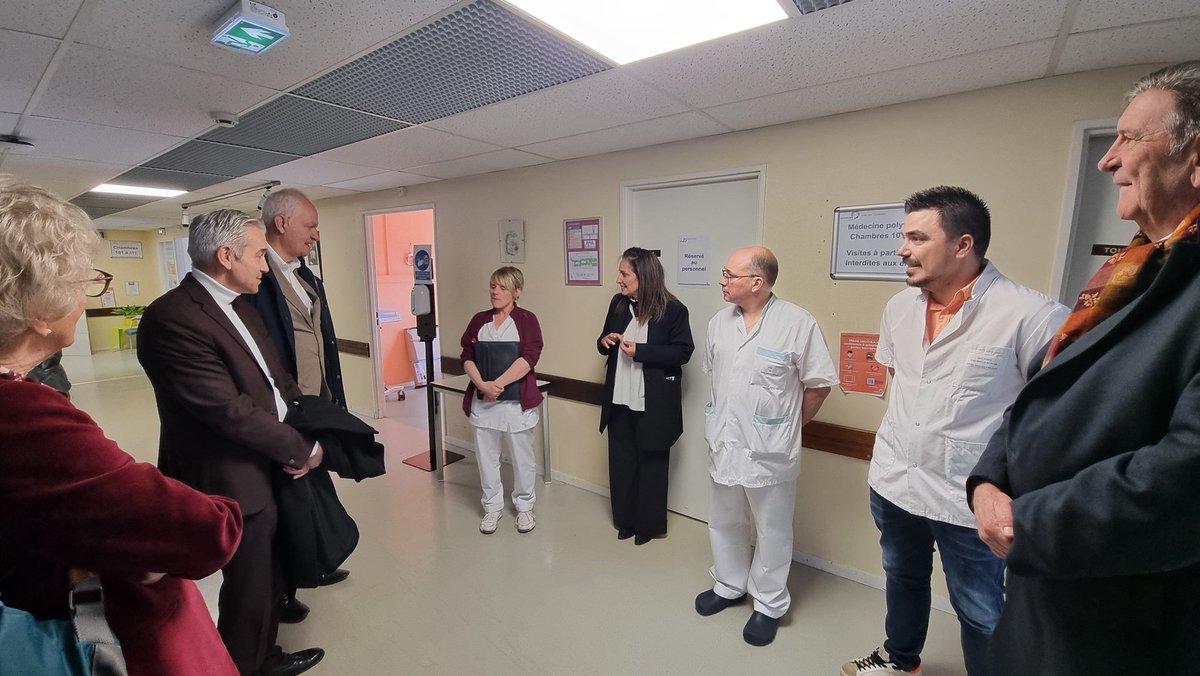 clap755's tweet photo. @arsbfc Visite de @CoipletJj au Creusot. Un territoire dynamique et remarquable.
A la rencontre des professionels de santé de l'hôpital, de la maison de santé, puis du centre de santé départemental. https://t.co/EM6VMjWmJq
