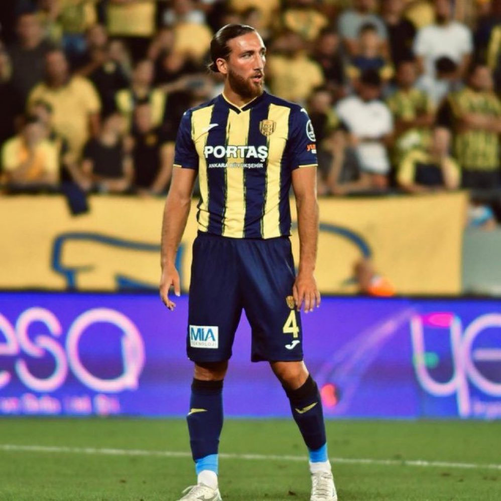 Atakan Çankaya'nın Ankaragücü formasıyla Beşiktaş deplasmanı performansı. ❌ 2020-21: Kadroda değil. ❌ 2022-23: Kadroda ama oynamadı. ❌ 2023-24: Kadroda ama oynamadı. Ankara’da delikanlı İstanbul’da TRAVESTİ !