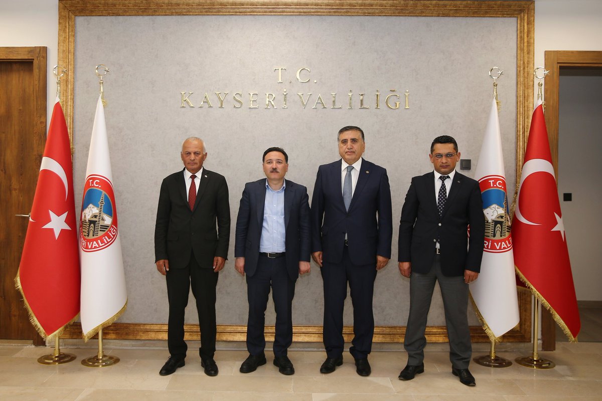 Valimiz Sayın Gökmen Çiçek, Türk Hava Kurumu Kayseri Şube Başkanı Kemal Güneş ve beraberindeki heyeti makamında kabul etti.