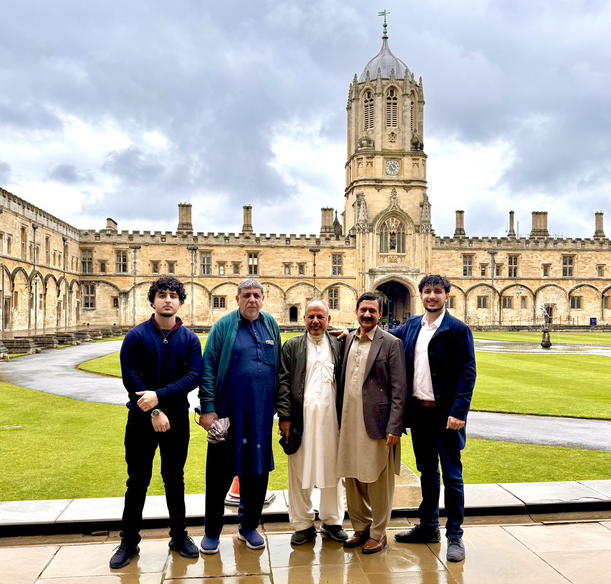 Wonderful day spent with @ZiauddinY, who took time out of his busy day to show us around @UniofOxford.