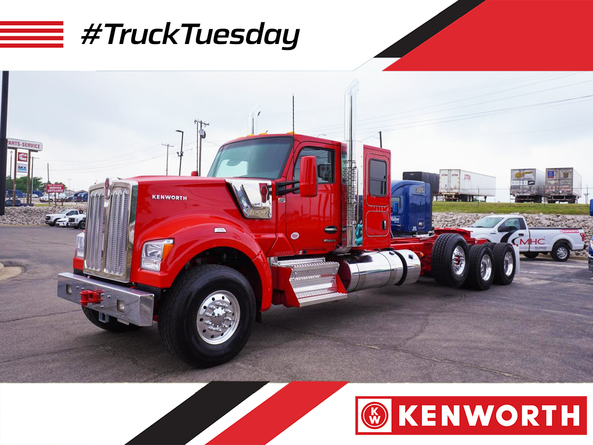 It’s a #HeavyHaul for #TruckTuesday! It’s big, it’s red, it’s a Kenworth W990 heavy haul tractor posted by Ryan Nichols at MHC Kenworth – Tulsa. Built for Down South Equipment Sales, it will be out there hauling the big loads soon! kenworth.com/trucks/w990/
#Kenworth #W990