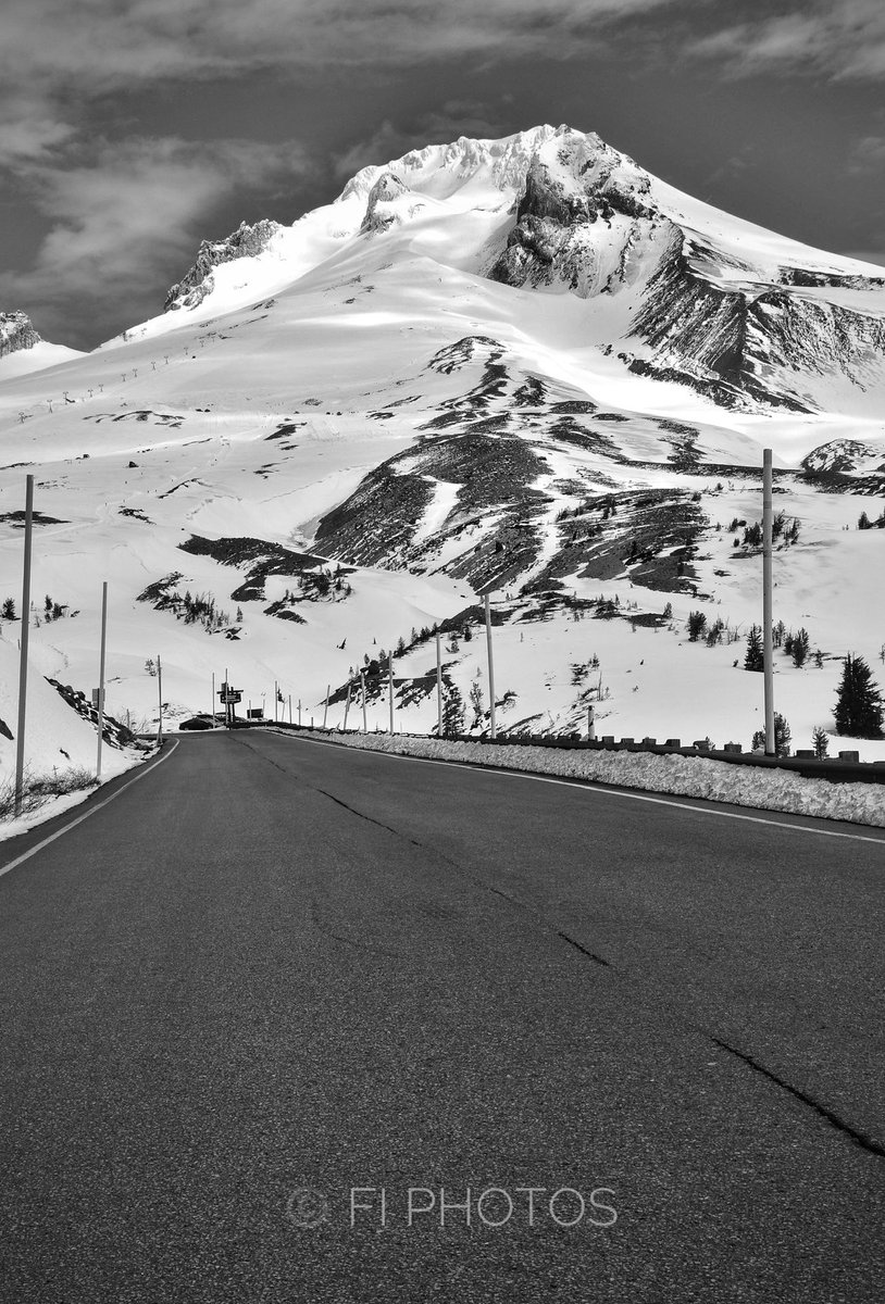 The road to the summit ©️ Fi Photos. Mount Hood 3,429m 11,249 ft #Oregon 50 miles east of #Portland #Cascades 🏔️ Love this place.