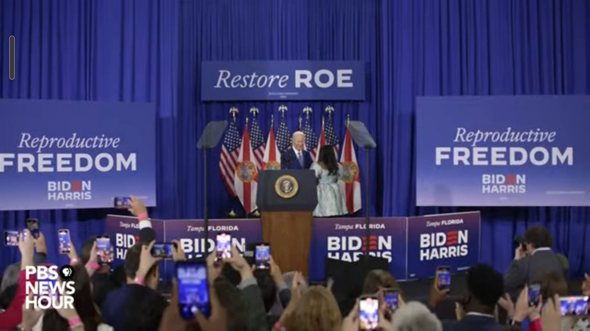 #Biden greeted in Florida today by a packed room chanting '4 more years'.
Speaking on #AbortionRights 

#BidenHarris2024 #BidenFightsForWomen #VoteBlueToEndTheMadness youtube.com/live/cAy_A9eW4…