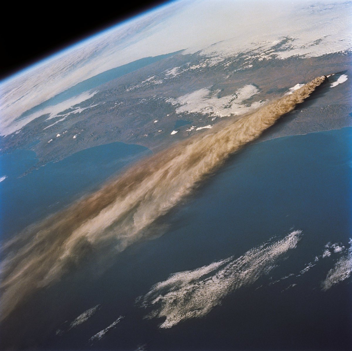 Astonishing: The Kliuchevskoi Volcano photographed from 115 nautical miles above Earth (Credit: NASA Johnson)