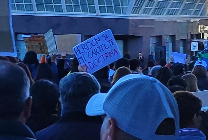 'Perdon que mi cartel te adoctrine' #Comodoro #Chubut #MarchaFederalUniversitaria