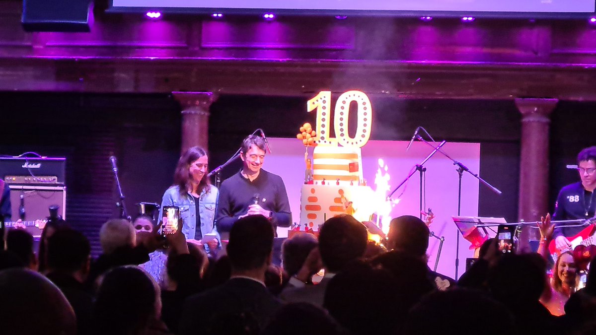 PHILIPPECOY's tweet photo. 10 ans déjà 🎂 pour une magnifique histoire au service de tous...@CompteNickel  un service universel en  5mn chez votre #buraliste 👍👏👏. Merci au 3,5 millions de clients et aux 7500 points Buralistes Nickel. ♦️🟠 https://t.co/bTojLjB13E