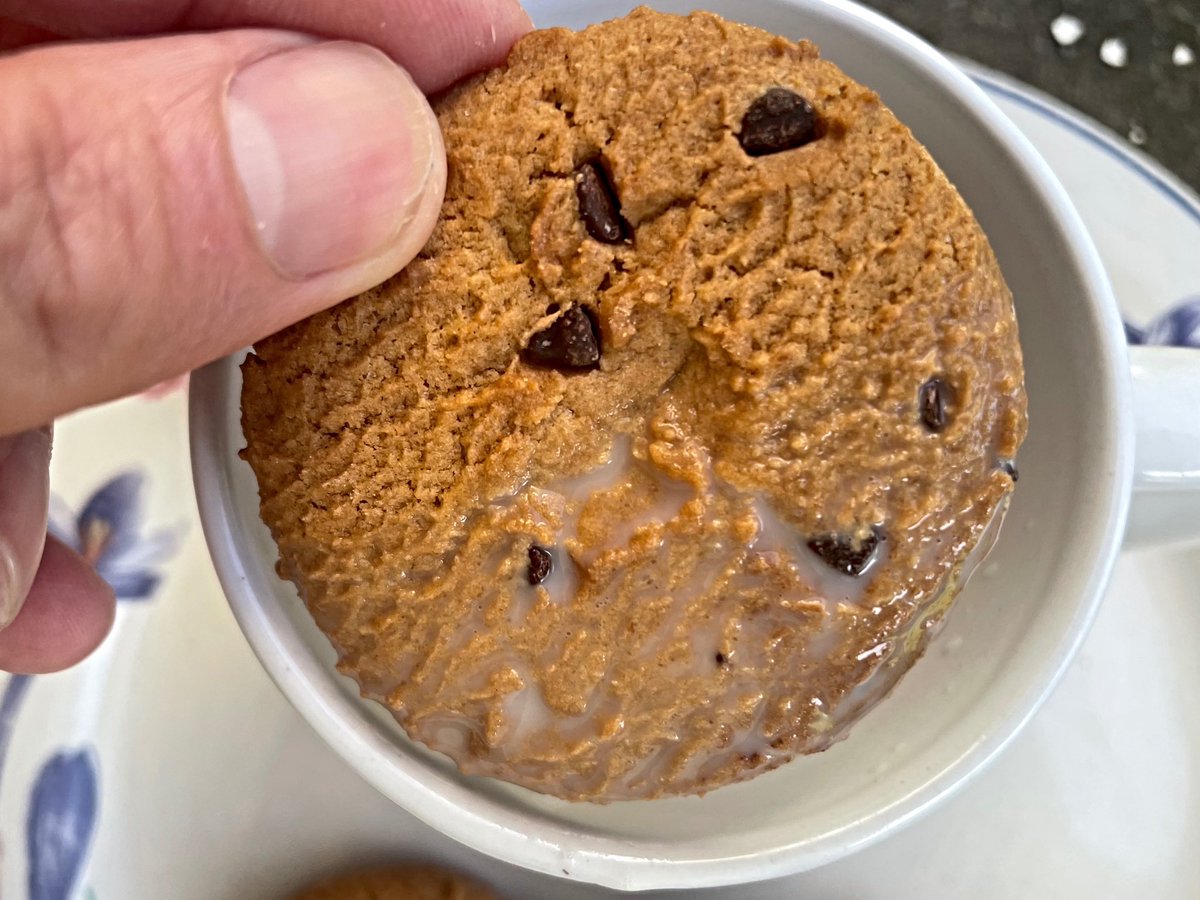 Vegan Milk & Cookies!!
.
.
.
.
.
#vegan #veganfood #veganism #plantbased #pdxvegans #portlandvegans #vegancookies #veganmilk #almondmilk #veganchocolate #vegandessert #dairyisscary #dairyfree #dessert