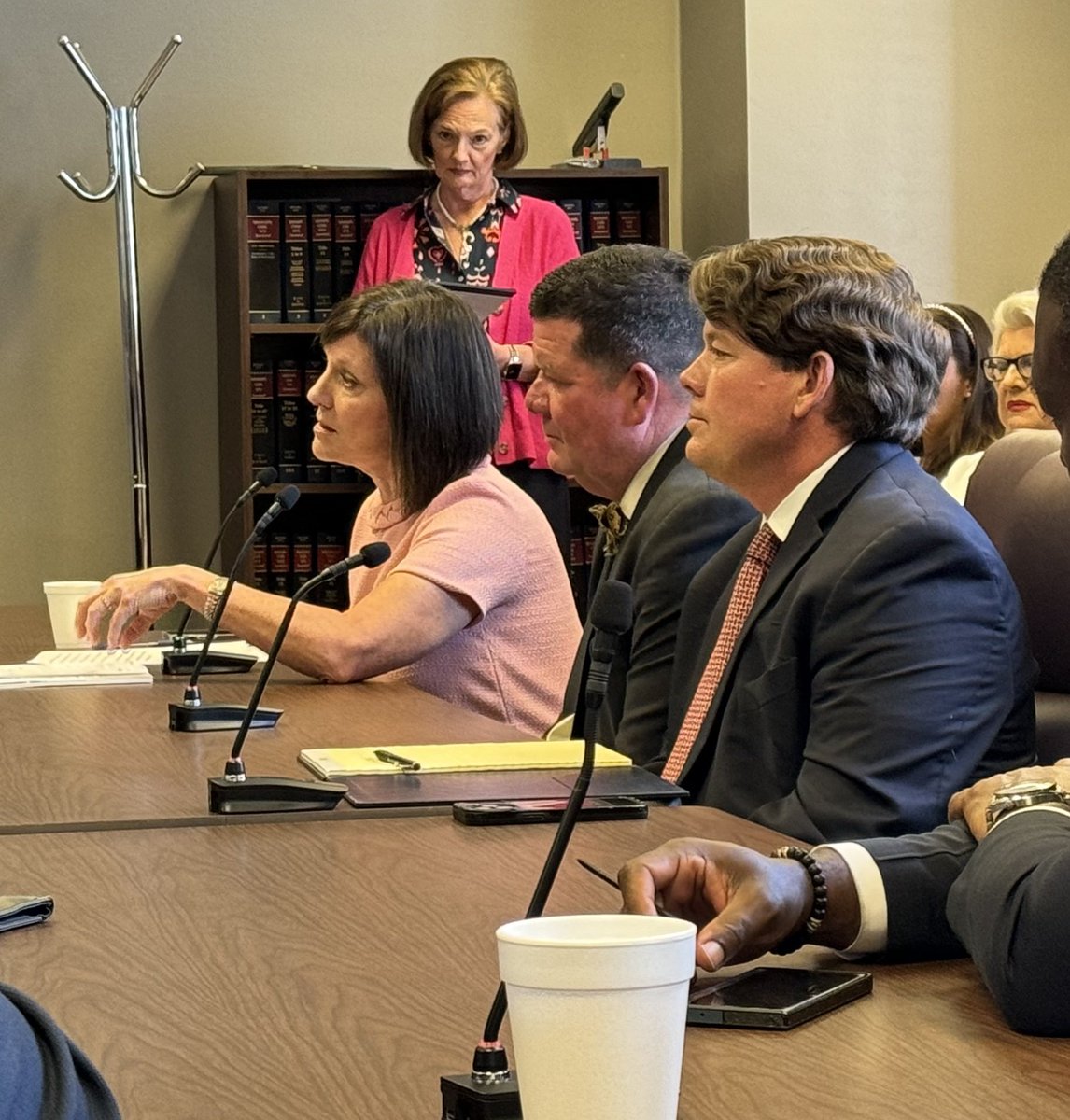 MissOncoSociety's tweet photo. MOS watching the historic conference committee negotiating the issues to close the insurance coverage gap in HB 1725. @KevinBlackwell5 @NicoleAkinsBoyd @bricewigginsMS @MissyWMcGee @Sam4District14 @JoeyHoodMS @JasonWhiteMS @DelbertHosemann #closethecoveragegap https://t.co/7cq4FVzmr0