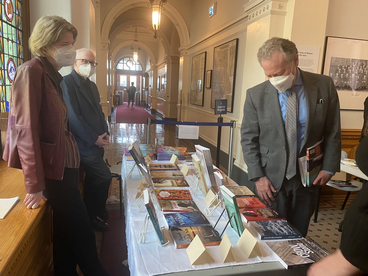 GeorgeHeyman's tweet image. #ReadLocalBC Salute to all BC authors, publishers, illustrators, bookstores, libraries, and literary festivals.

You constantly inspire us and spark minds of young and old. Thank you. 

 Support #BCBooks and #ReadLocalBC! Get to know your booksellers!