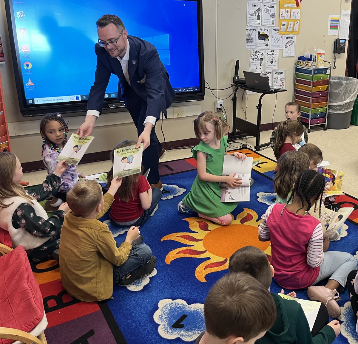 To celebrate #EarthWeek, I shared my love of reading & the importance of protecting our environment w/ a class of 20 first-grade scholars at Kingsborough Elementary School in Gloversville today. Their energy & enthusiasm was contagious: Our planet is in good hands! 
cc: @jpopcun
