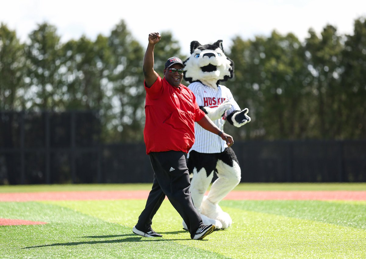 The Hard Way x Huskie Ball ‼️ Thank you @NIUCoachHammock for throwing our ceremonial first pitch and showing your support for NIU Baseball!