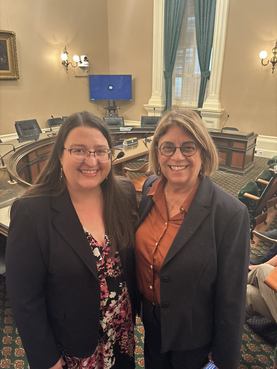 Current situation: waiting for the Assembly Higher Education Committee to begin alongside Dr. Sarah Seekatz, a professor of History at San Joaquin Delta College and @AsmAguiarCurry for an #ab2901 hearing this afternoon 🍎 #PregnancyLeaveNow
