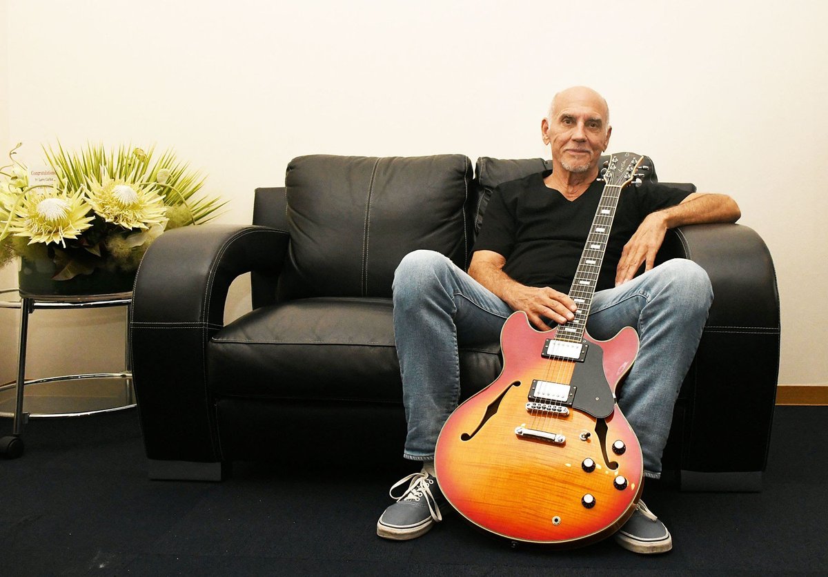 @RockNRoLL_85 Larry Carlton