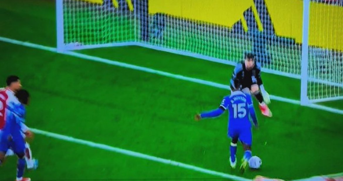 StokeyyG2's tweet photo. Nicholas Jackson shot the ball round the RIGHT hand post in this situation btw… https://t.co/2FmNfXxfnD