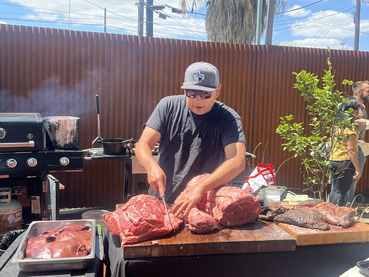 urbanbitcoinman's tweet photo. This dude right here is the real deal @Ol_Butch from @kandccattle feed over 100 bitcoiners at the 2024 Halving Party @AustinBTCclub and there was plenty of leftovers for 2nd’s. Thank you Johnny 😎

#Halving2024 
#austinbitcoin 
#BitcoinHalving https://t.co/eBTf6RWJEt