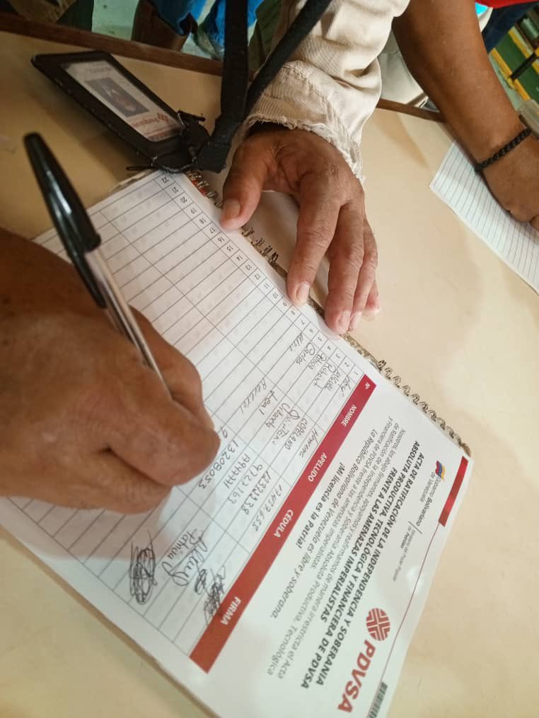 🇻🇪 La clase trabajadora del Complejo Petroquímico Ana María Campos en el estado Zulia estampó su firma en contra de las sanciones imperialistas y a favor de la Patria Venezolana libre y soberana.

<a href="/nicolasmaduro/">Nicolás Maduro</a> 
<a href="/TellecheaRuiz/">Rafael Tellechea</a> 
<a href="/elguerrero9523/">José Miguel Guerrero</a>