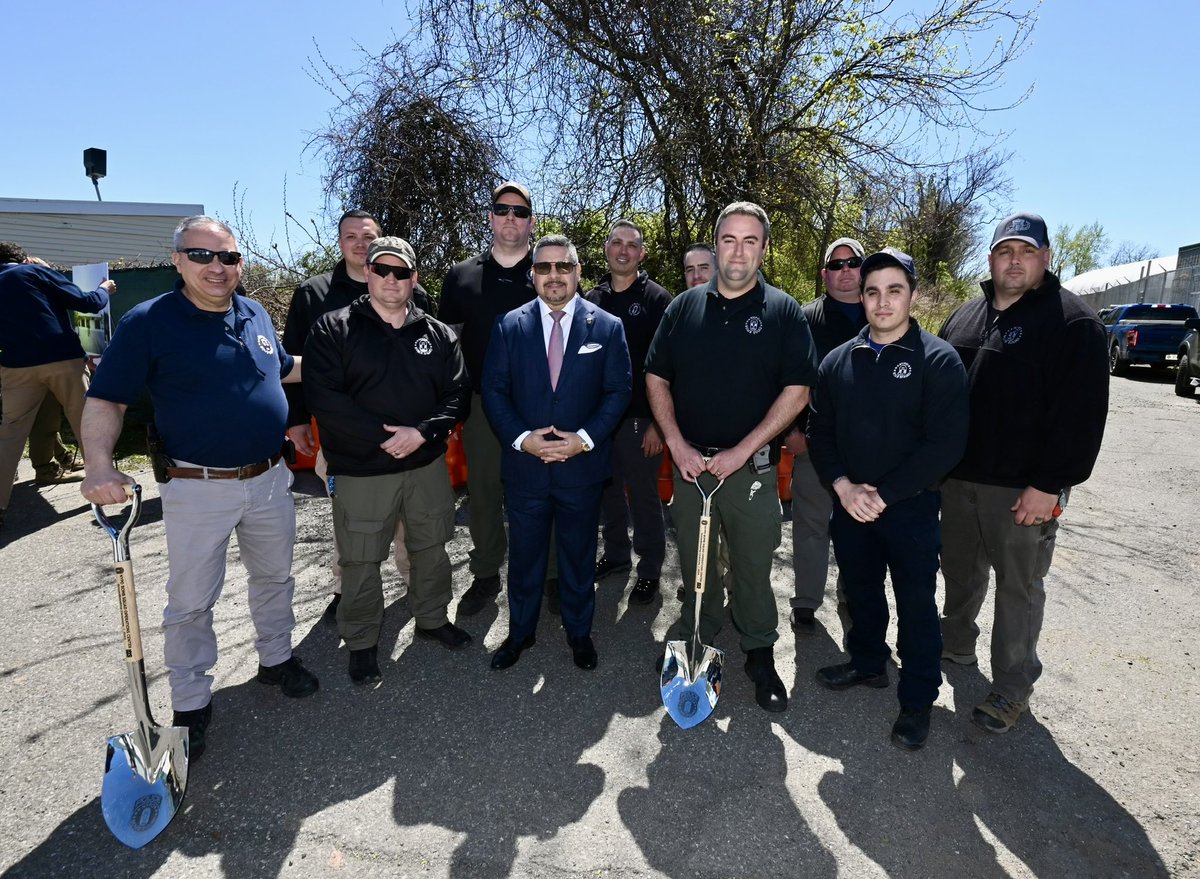 Today, we joined our partners at @NYCDDC to break ground on a new facility for our @NYPDCT Bomb Squad in the Bronx. This building will allow our members to further train and better handle suspicious and hazardous material that could potentially harm New Yorkers.   Thank you to