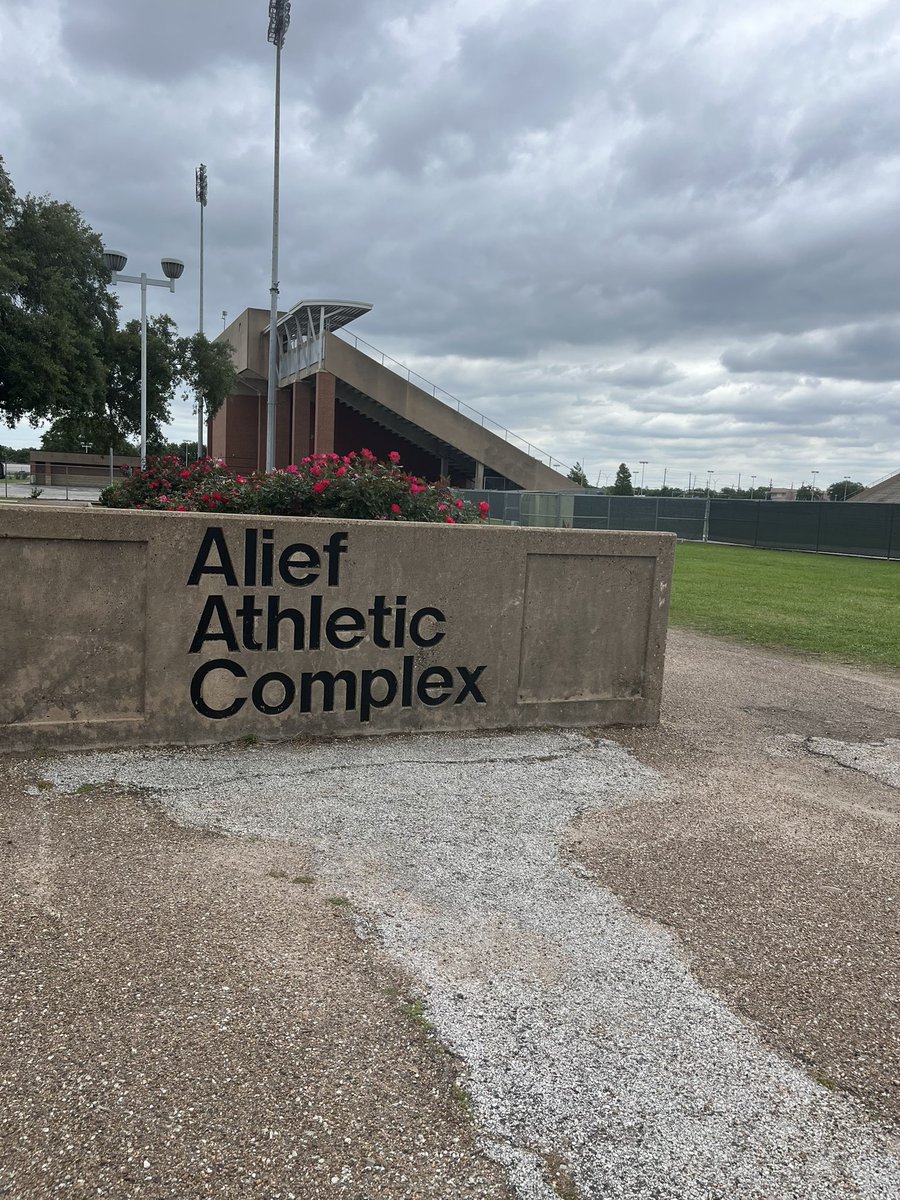 Huskies x Alief ISD @AliefHastingsFB @ElsikFootball @AliefTaylor_FB #ProjectBlitzHouston #DawgsUp