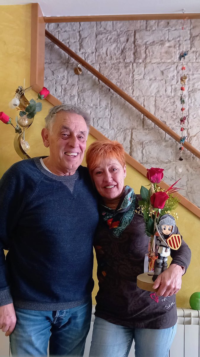 GruesMarius's tweet photo. Bona diada de Sant Jordi! 🌹📖

#diadadesantjordi #berga https://t.co/fI20KP72te