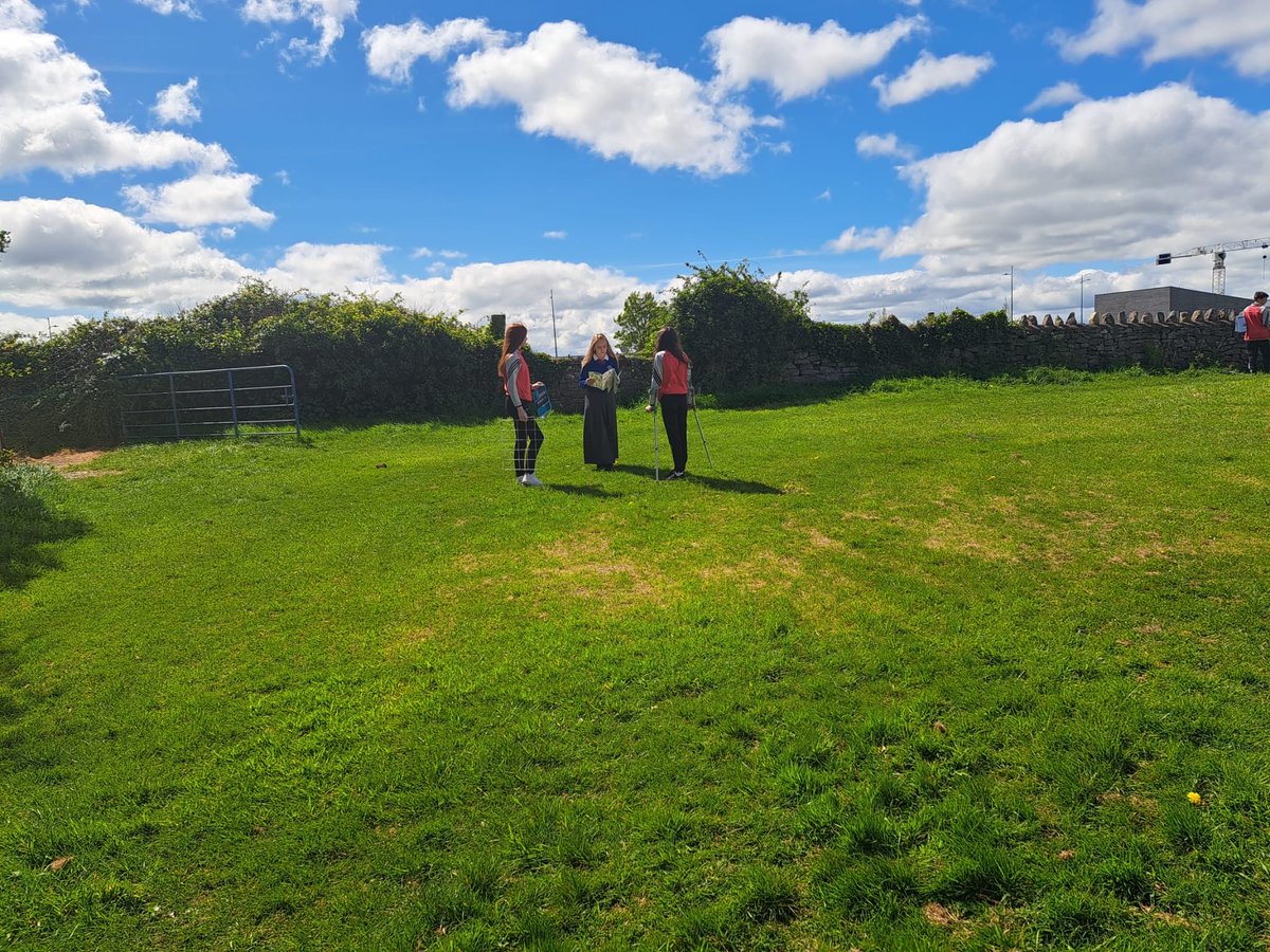 mungretcc's tweet image. 2nd year Science Students carrying out a quantitative survey of plants in the school field today #jcscience