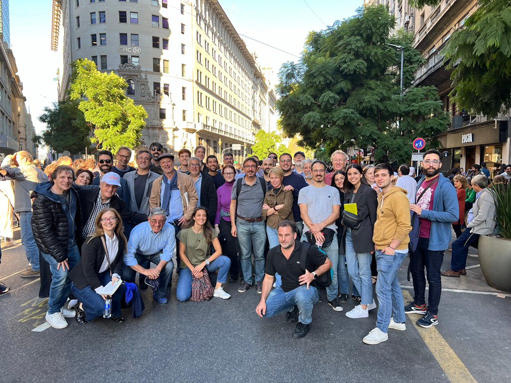 jimesf's tweet photo. IIEP UBA CONICET Presente 👆

#MarchaUniversitaria #YoVoy https://t.co/M8GlQf1AQf