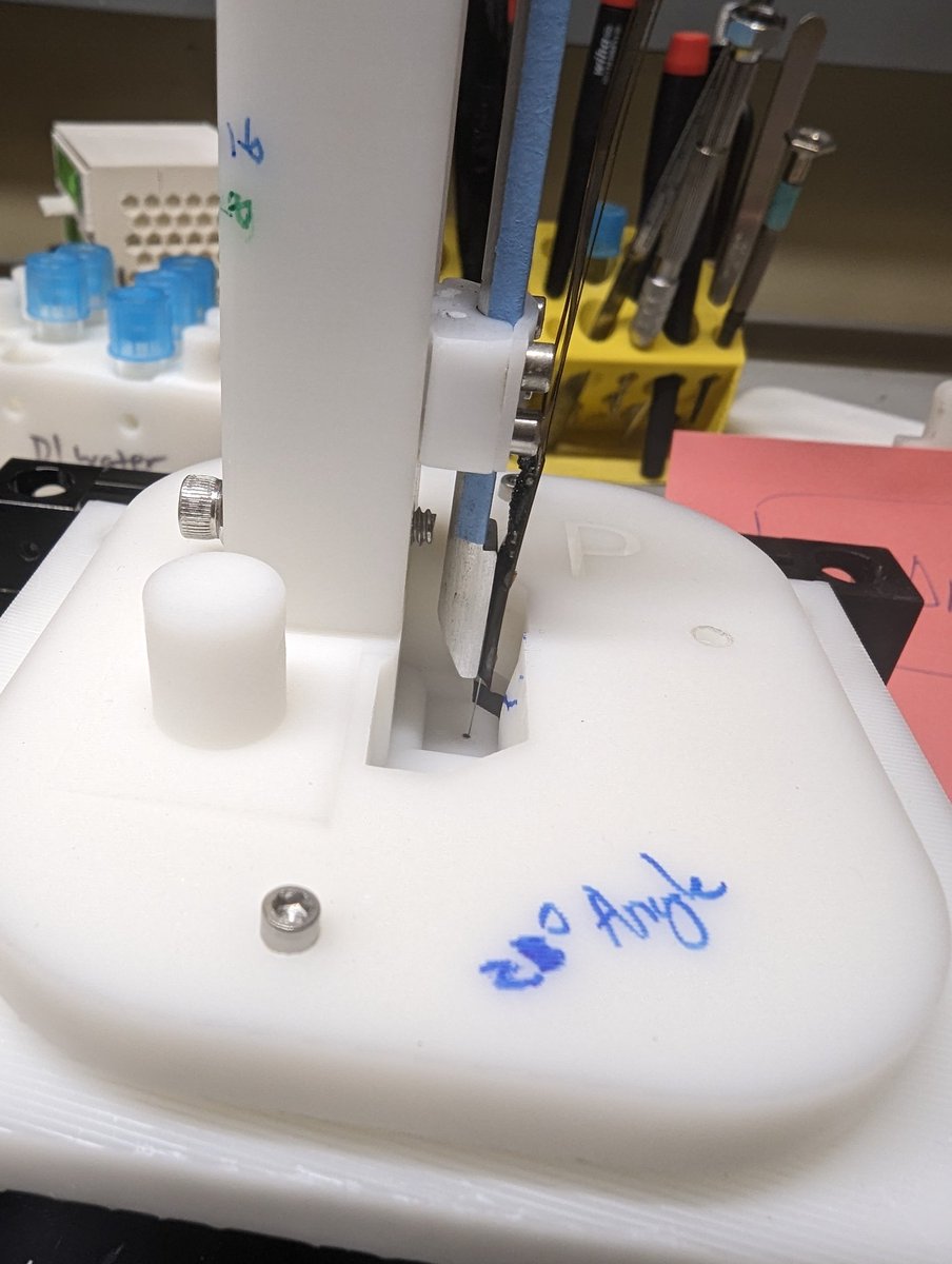 ThomElston's tweet image. Working towards getting an NHP #neuropixel 3+ centimeters into the brain. Excited to see what primate hippocampus looks like on these