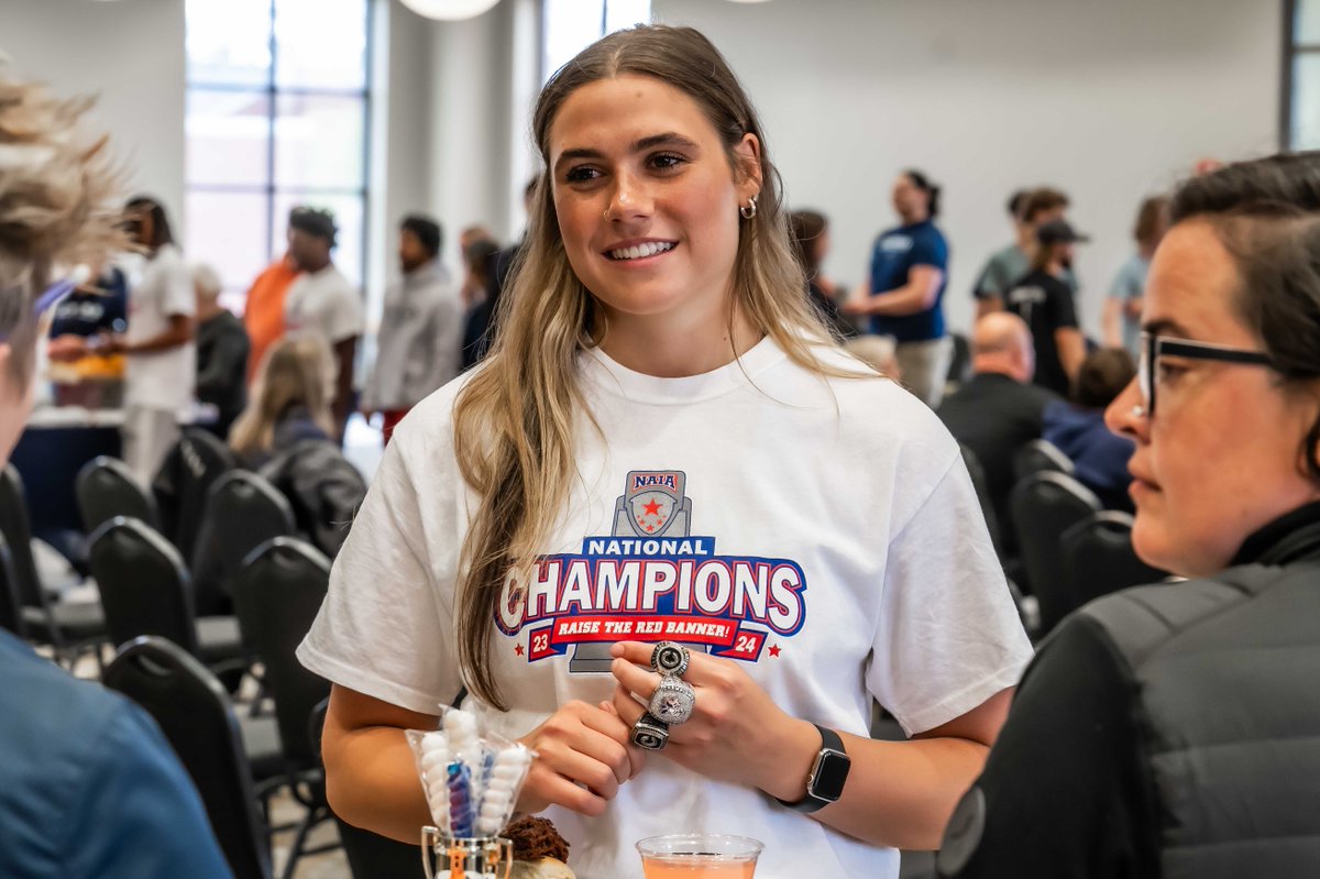 stambrose's tweet photo. Your #SAUDayOfGiving gift can go towards the general Ambrose Athletics Fund or directly towards the sport of your choosing! π π π£ #BeesGiveBack
What sports were you involved in at SAU? π²https://t.co/JNYfw03HoH https://t.co/3bgoyGvM4K