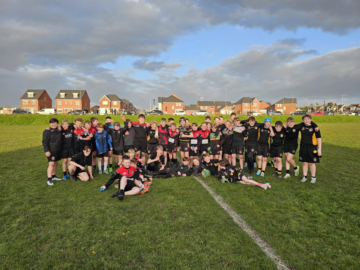 U13sThatto's tweet photo. ⚪️🔴⚫️ Joint Training Session⚫️🔴⚪️

What an evening, @GolborneParkPir U12s came &amp; had a joint training session with @ThattoRugby U12s. 

What a great bunch. It's always a pleasure speaking to the players and coaches.

Thank you from our coaches &amp; player. https://t.co/kg8jigaV6i
