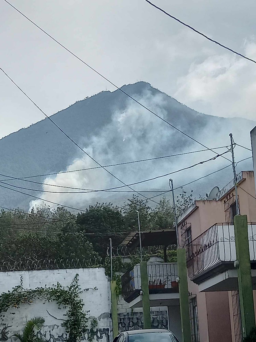 #URGENTE: Usuario informan de nuevos focos de incendio en el Volcán de Agua.

Foto tomada desde San Miguel Escobar, Ciudad Vieja Sacatepéquez.

#StarNews
#InformaciónImprescindible