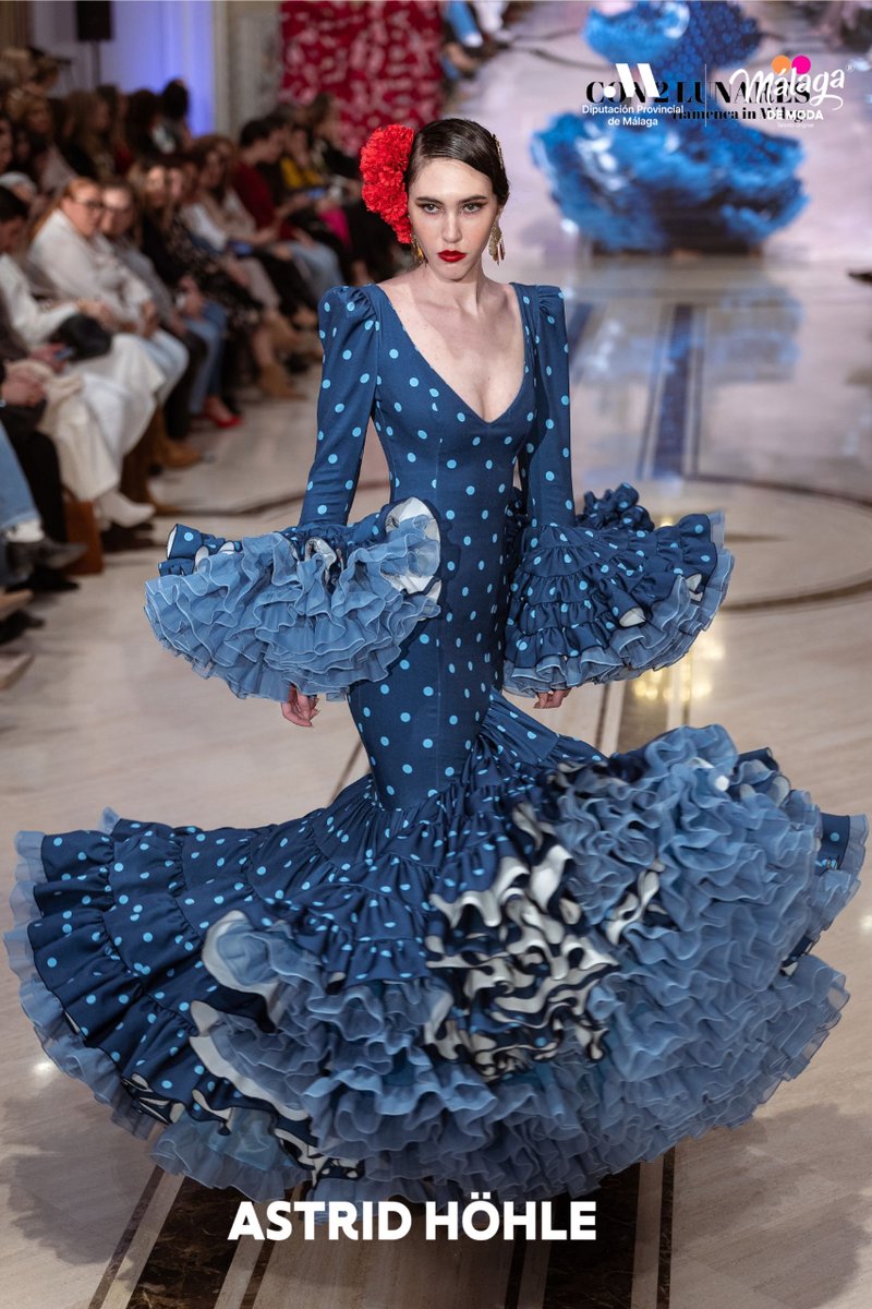 Vestido de flamenca en tonos azules de Astrid Höhle. 

#MalagadeModa #TalentoOriginal #modaandaluza #diseñadoresmalagueños #DiputaciondeMalaga #ModaEspañola #trajedeflamenca #modaflamenca #flamencas #flamenca #flamencastyle #instaflamenca #flamencasconarte #feria #flamenco #