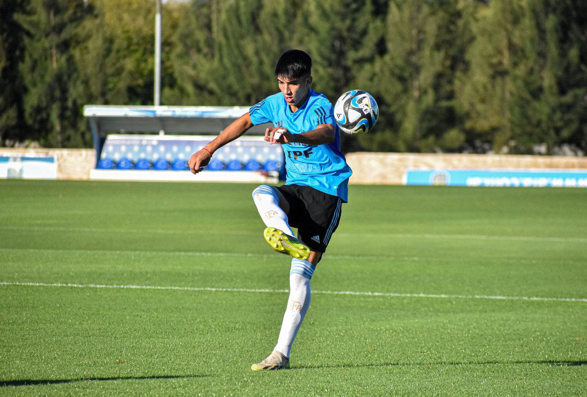 #Sub17 ¡Martes de doble turno! 💪 La preselección juvenil se entrenó hoy en Ezeiza. 📝 acortar.link/Ddb6fw