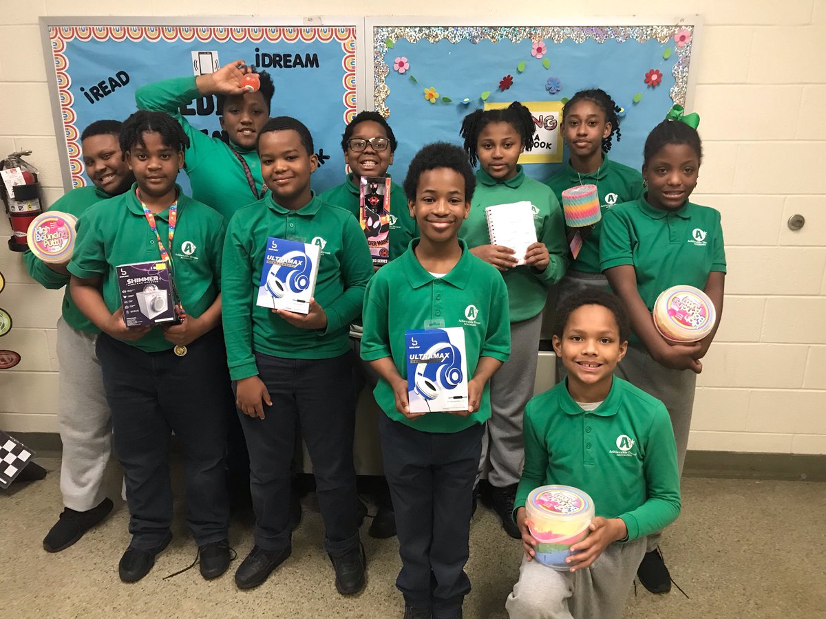 Celebrating some Sci-Packers who returned from Spring Break and shared all about their scientific investigations! 🧑🏽‍🔬 🧪 Way to go, Dreamers! #OneNNPS #AADAinAction #Elevate⏫️ @nnpsstem
