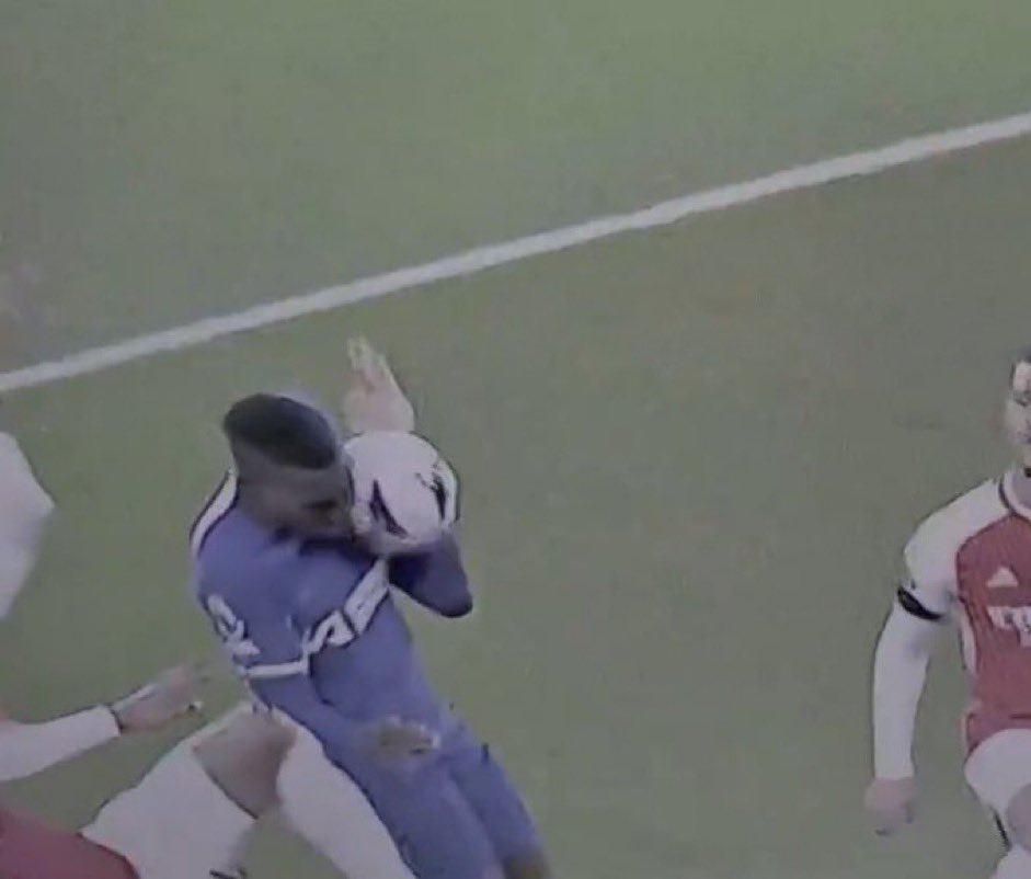 O2hju's tweet image. اسالكم بالله هذا انسان طبيعي؟