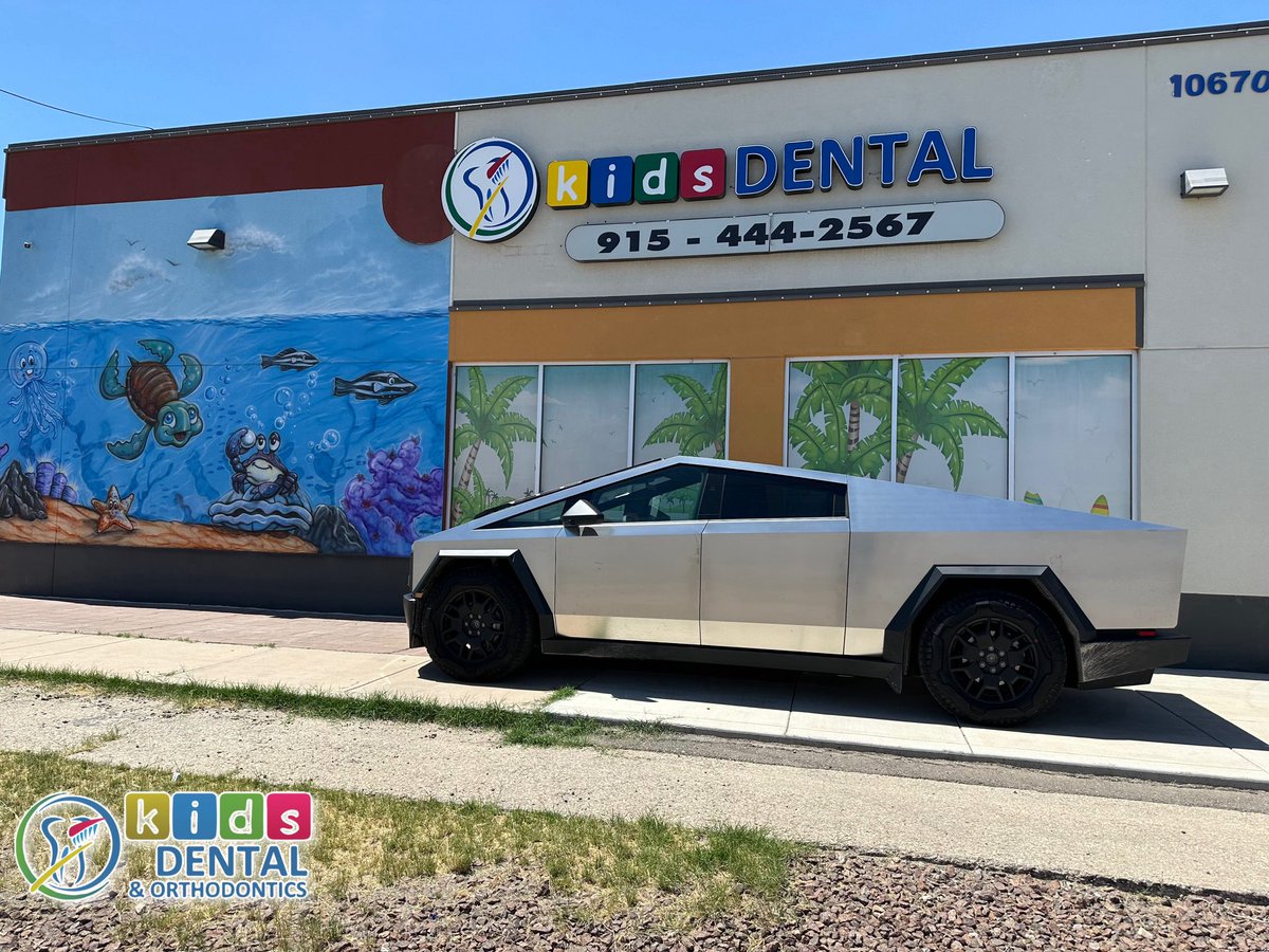 kdoelpaso's tweet photo. Who wants a ride on the CYBERTRUCK⁉️
✨💨✨💨✨💨
📲915-444-2567
📍10670 N Loop Dr. Socorro, TX 79927
#kdo #drvera #elpaso #elpasotx #itsallgoodep #tesla #elpasotexas #cyber #elpasotx915 #cybertruck #ride #truck #eptxlocals #eptx915 #texas #beast https://t.co/OQy2xcYIW2