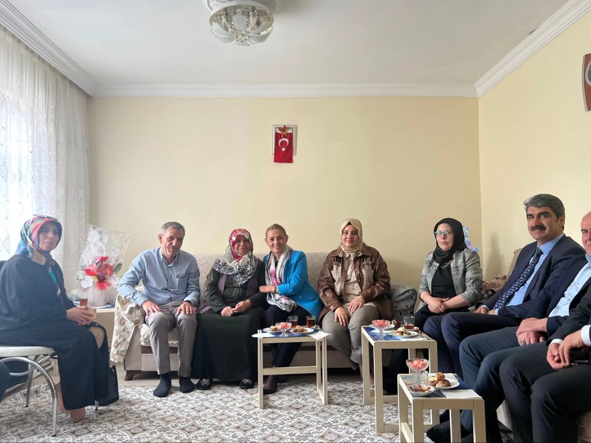Şehit Aileleri buluşma programında Teşkilatımız ile birlikte Aşkale Şehitlerimiz Adem Tamrak ve Semih Güven'nin ailelerini ziyaret ettik. Aziz şehitlerimizi bir kez daha rahmetle anıyor, tüm gazilerimize sağlıklı, uzun ömürler diliyoruz. @avfatmaoncu @enolPolat2