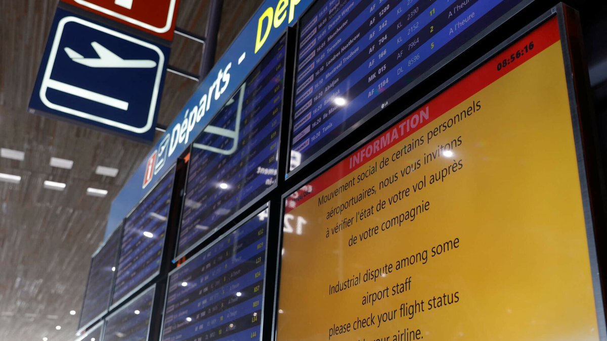 Grève des contrôleurs aériens jeudi: les compagnies doivent annuler 75% des vols à Orly, 65% à Roissy et Marseille ► l.rmc.fr/9ir