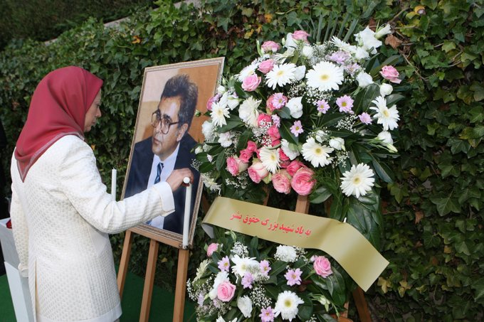 🔴#مریم_رجوی
April 24, 1990, serves as a reminder of a great man: Professor #KazemRajavi, who was assassinated in Geneva by terrorists dispatched by the mullahs’ regime.
#نه_شاه_نه_شیخ