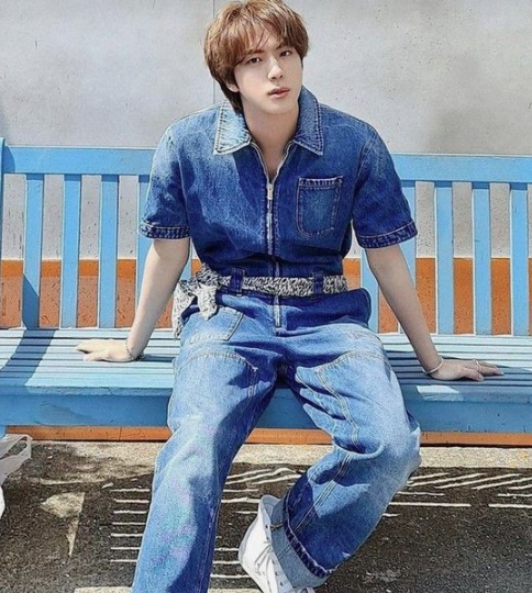 AboutMusicYT's tweet photo. BTS' Jin in 'Butter', 2021. https://t.co/PGFQKQnzPx