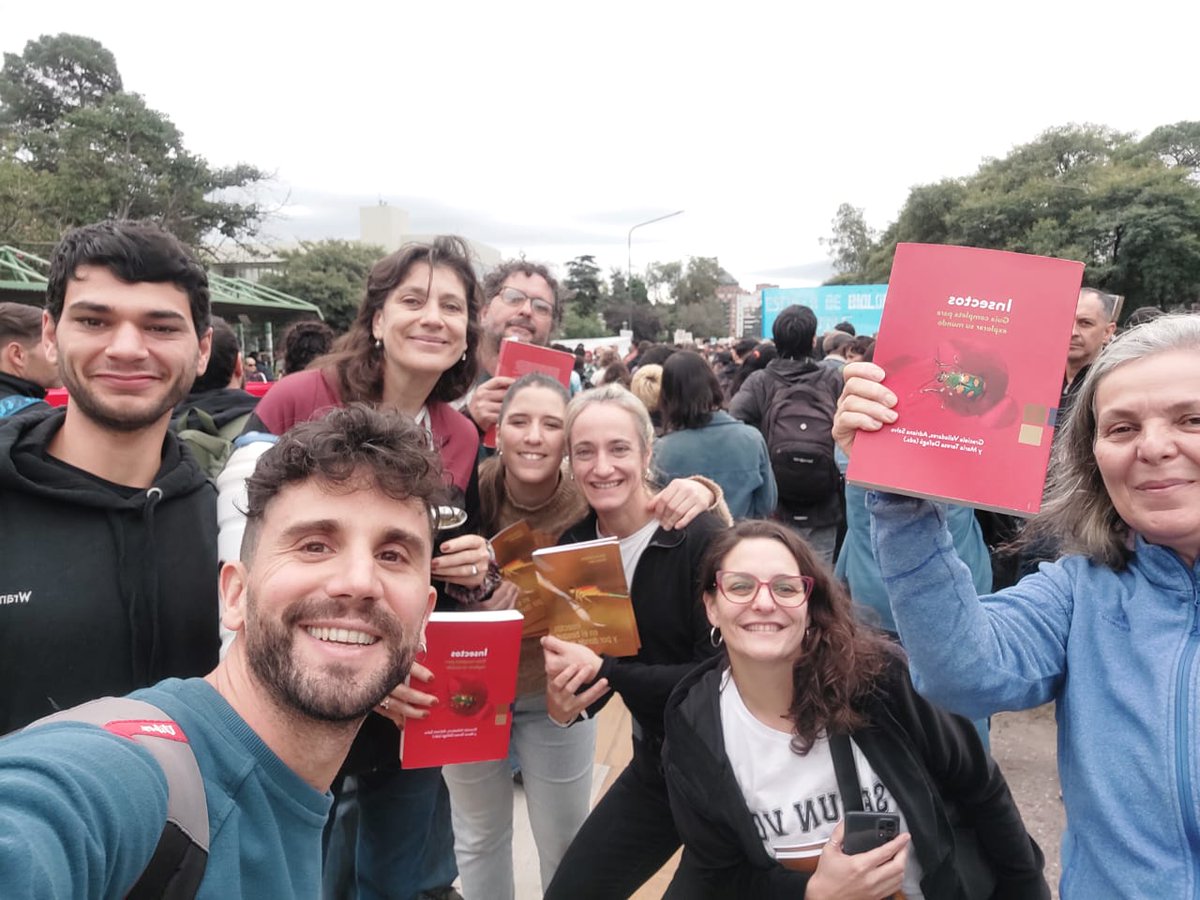 insecto_planta's tweet photo. Hoy marchamos en Defensa de la Universidad Pública #universidadpublica #SomosUniversidadPública #MarchaFederalUniversitaria https://t.co/VGt8CY7SkL