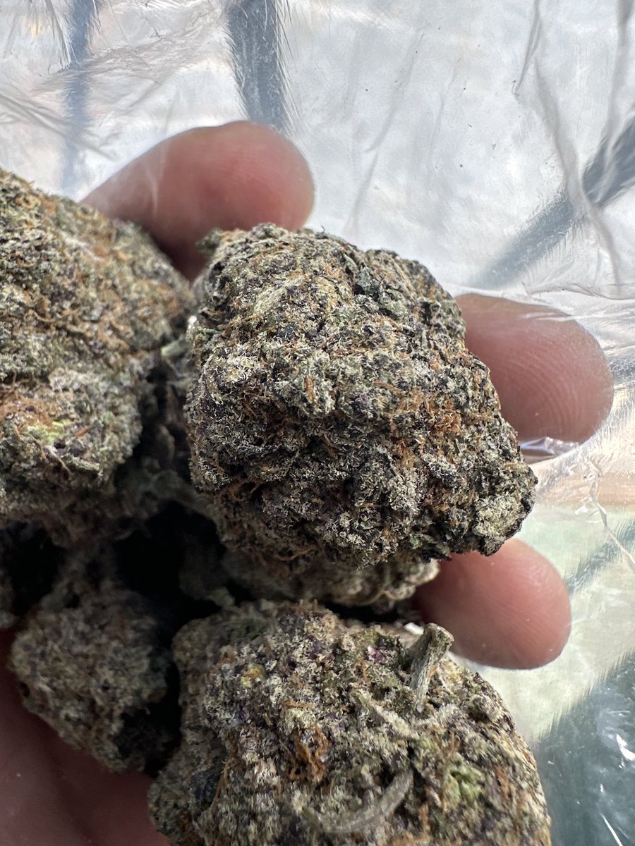 Shawnpezy's tweet photo. I smoke and drink good https://t.co/0aAZ36WCKJ