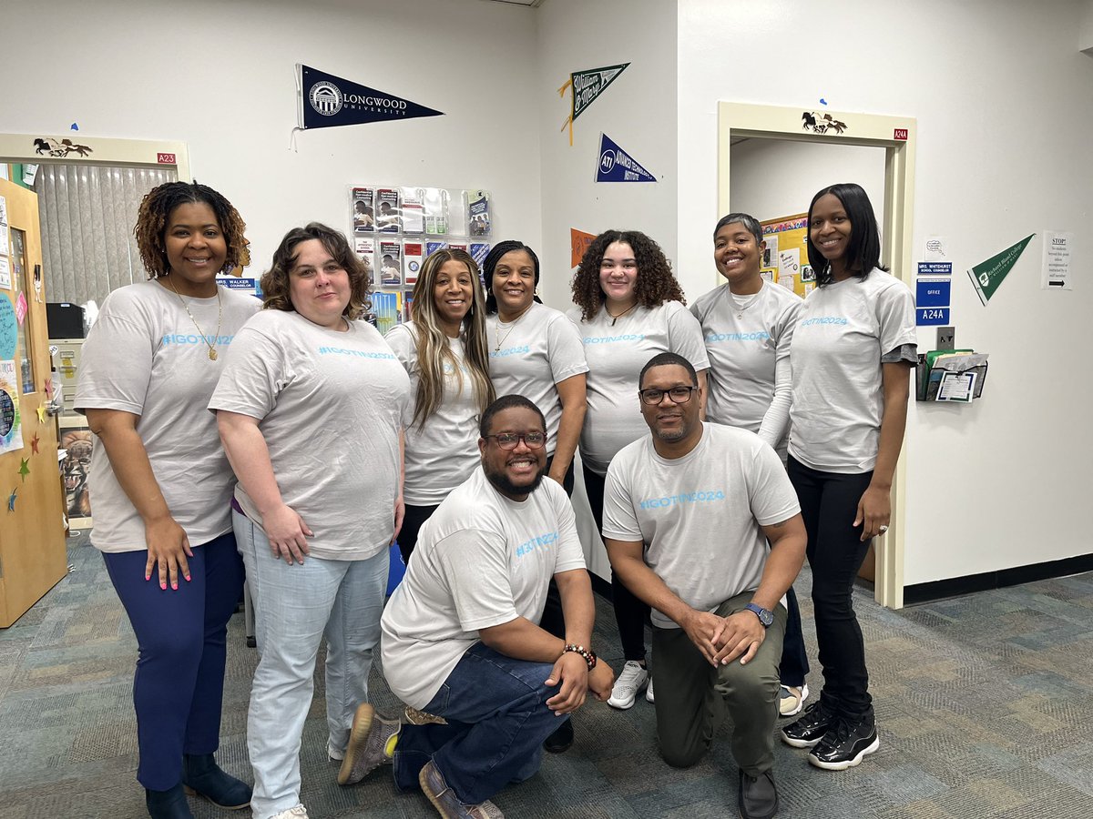 larkspurcounsel's tweet photo. Had a GRreat time at Access College Foundation’s College Commitment Day event. This was my last one as a high school counselor. Thank you GREEN RUN CAMPUS for 7 wonderful years. #igotin2024 #accesscollege https://t.co/ukWdVipCgl