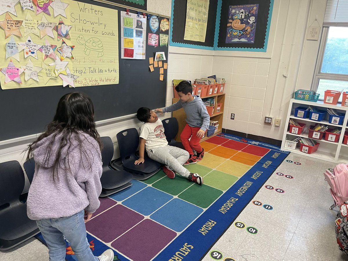 Role play protocol being used in 2nd grade! Look at the hunter, big bear, and little bee! Love how this aides in comprehension and engages students in the text! @ELeducation @GutermuthES