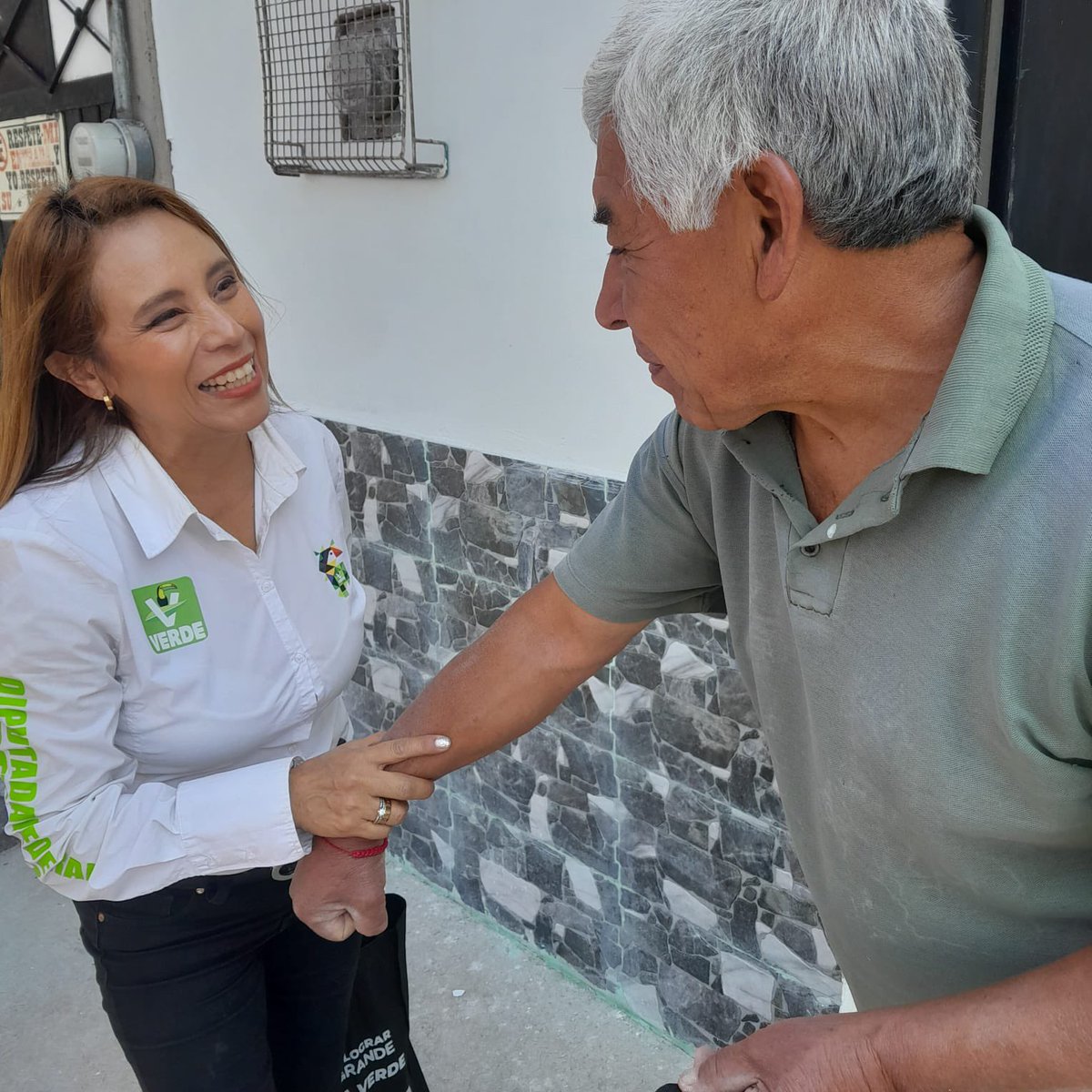 IvonneMacielF's tweet photo. Escuchando a nuestros amigos de la Col. Pedro Ojeda Paullada y la Col. Granjas Independencia 'C'. Queremos conocer tus ideas y preocupaciones para juntos construir un mejor futuro. ¡Déjanos tu comentario y forma parte del cambio que queremos ver en nuestra comunidad! #ConIvonneVa https://t.co/uLR4iSAw8c
