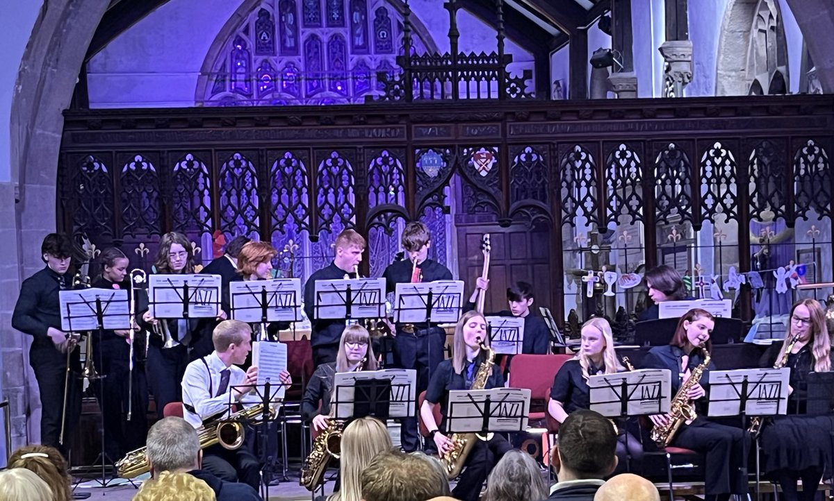 it_rob's tweet photo. A fantastic concert to celebrate the music of @PrinceHenrysGS with 7 years of amazing performances coming to an end for Y13. Let the next crop of talent flood in! Thank you to the music department for their support and commitment. https://t.co/et0cA33Guy
