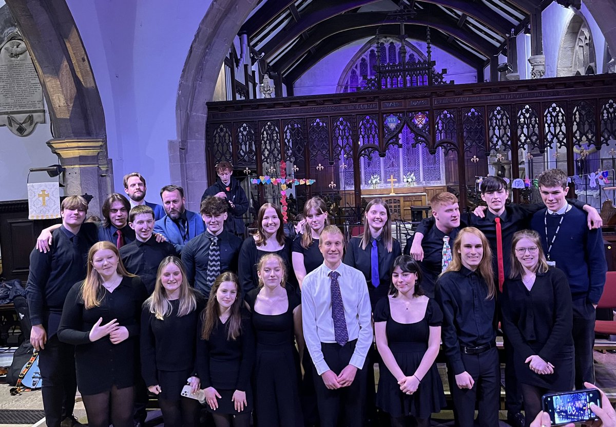it_rob's tweet photo. A fantastic concert to celebrate the music of @PrinceHenrysGS with 7 years of amazing performances coming to an end for Y13. Let the next crop of talent flood in! Thank you to the music department for their support and commitment. https://t.co/et0cA33Guy