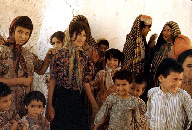 Jewish women and children in Djerba, Tunisia, 1955 🇹🇳