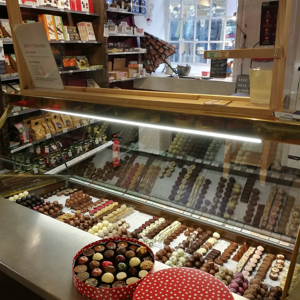 We have had a little move around in our gorgeous little chocolate shop 😘

We have received some positive feedback so if you haven't yet visited us let us know what you think when you do 😁

#chocolate #chocolateboxes #MoveAround #whatdoyouthink #seeyousoon #visitsoon #windowview