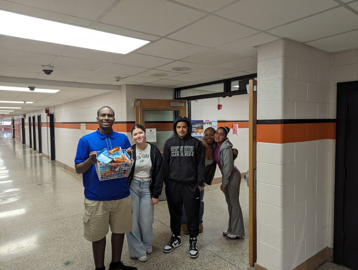 WoodburnMHS's tweet photo. Let's put the brakes on for a second to appreciate the phenomenal work of our school bus drivers! On National School Bus Driver Day, we honor your dedication, your patience, and your continuous efforts in keeping us safe. Thank you to our amazing students that made today special! https://t.co/VfjmS75kEg