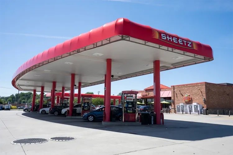 Biden administration officials filed a lawsuit against convenience chain Sheetz, alleging that their criminal screening practices have a 'disparate impact' on racial minorities. READ: republicsentinel.com/articles/white…