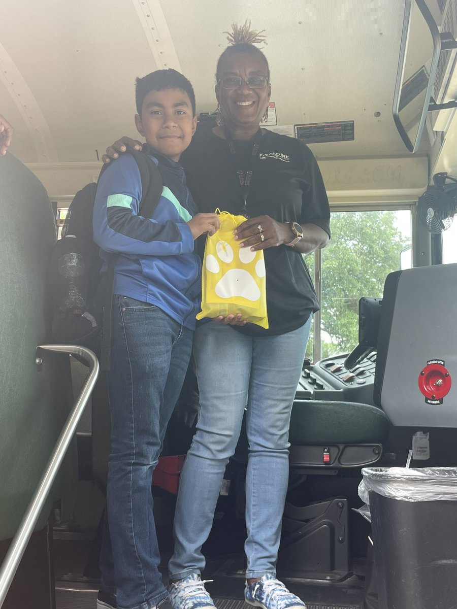 Happy Bus Driver Appreciation Day! Thank you for ensuring our scholars arrive to and from campus safely!💜☮️🚌@SammonsES_AISD @SADubberke @miriAC1014 @1EThompson #LetYourLIGHTShine